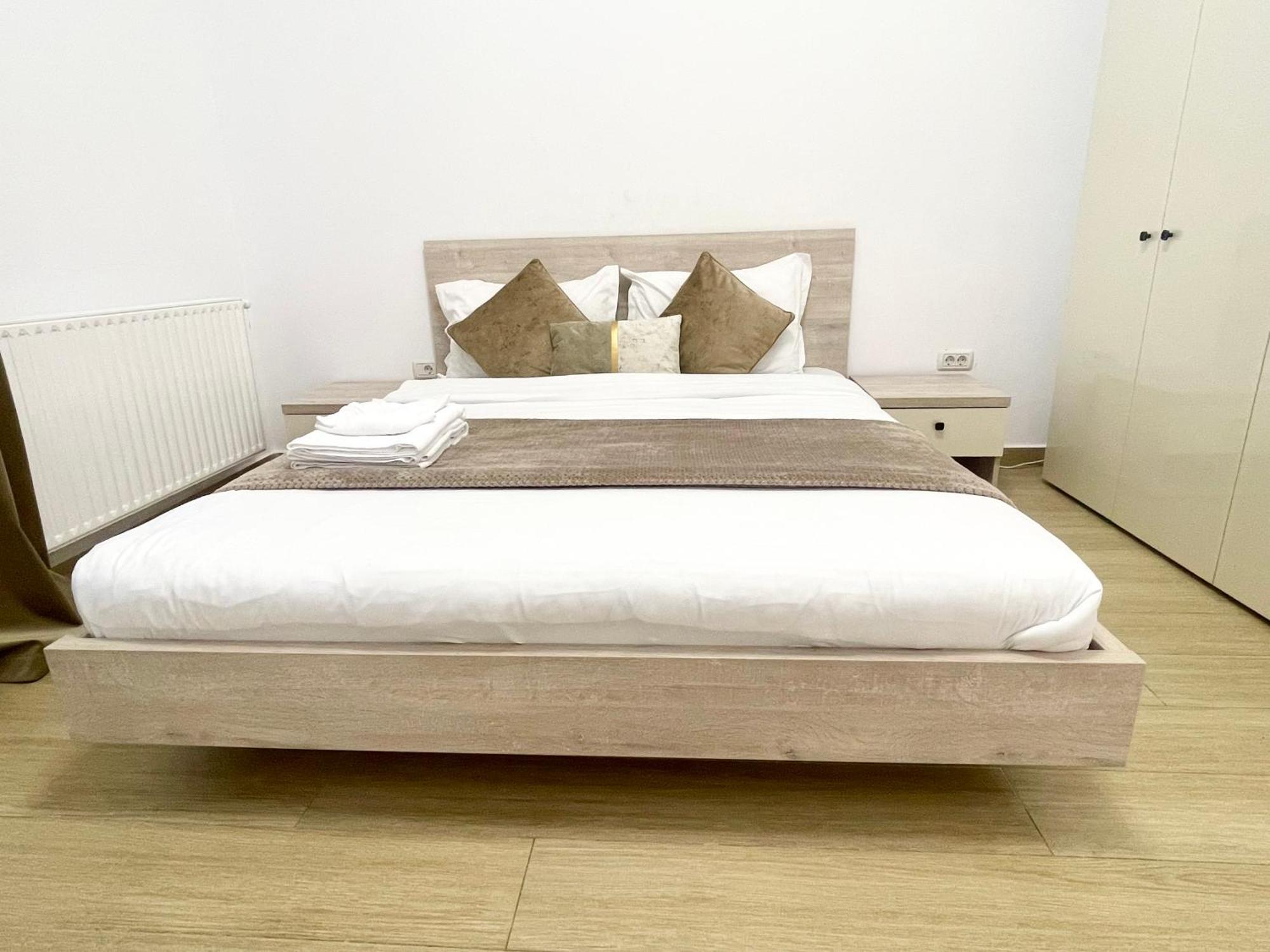 Adress P4 Apartment *